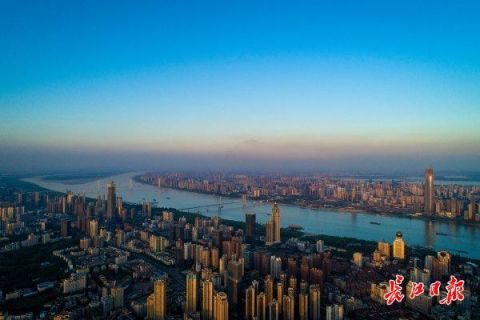  「图集」500米高空航拍晴空万里下的武汉 | 图集