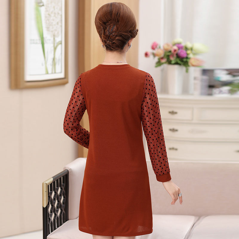 妈妈衣柜多了几件“秋裙”，穿上端庄又温婉，同事都夸我妈会打扮