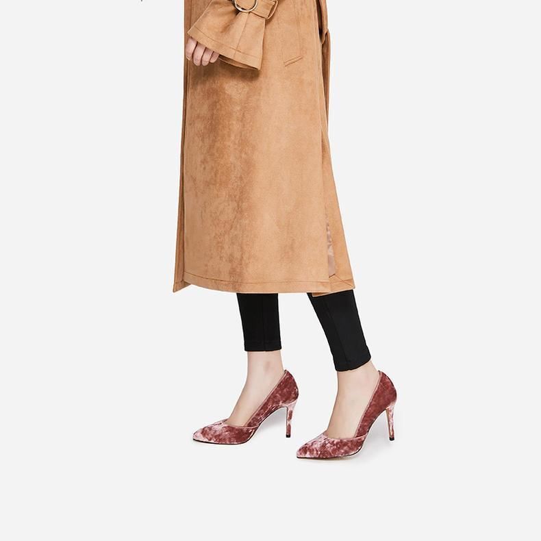 一见钟情尖头细跟高跟鞋，穿出女王范