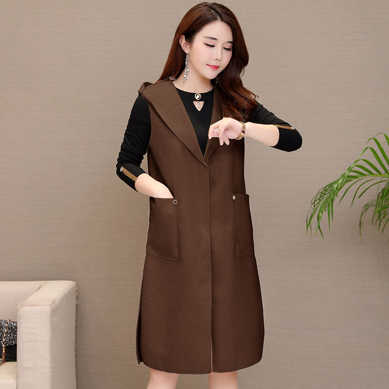 40+女人，9月一定穿这“马甲套装”，配高跟鞋，美的很出众