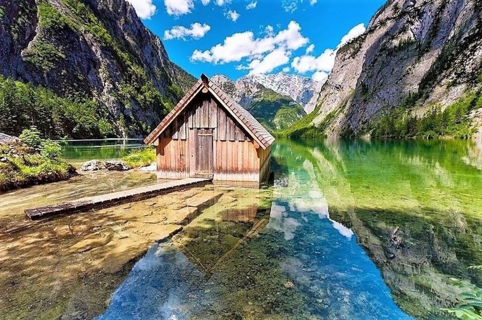 阿尔卑斯山中藏有一湖，如果说这里晴天像天堂，那阴天就像仙境