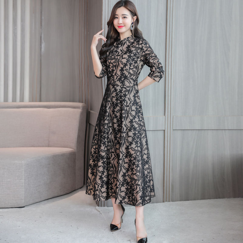 有一种美叫“旗袍”,立秋已到,42岁老婆穿旗袍,简直美若天仙