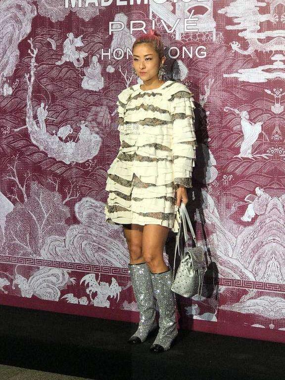 被窦靖童丑哭! 香奈儿三万外套穿出地摊货效果, 发布会成车祸现场