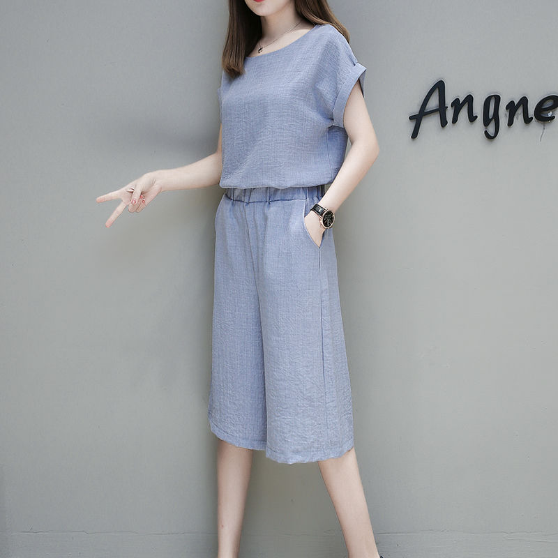 连衣裙早过时了!今夏流行这，阔腿套装，43岁嫂子穿从头美到脚