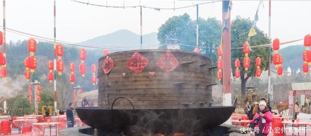 这个景区, 靠杀年猪就能吸引千余人前来吃饭, 场面何其壮观