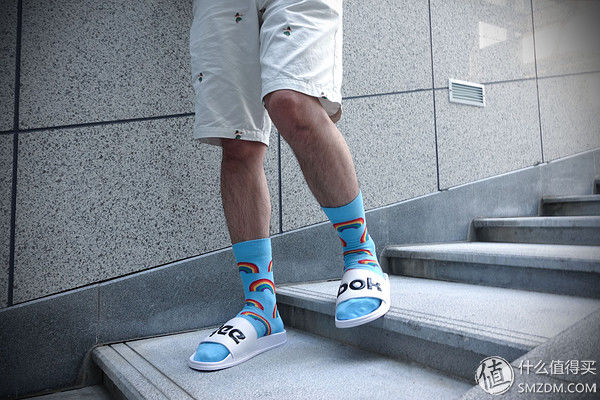 马克实测 篇一:11双澡堂拖鞋大测评!谁说不能下水的拖鞋就不是好