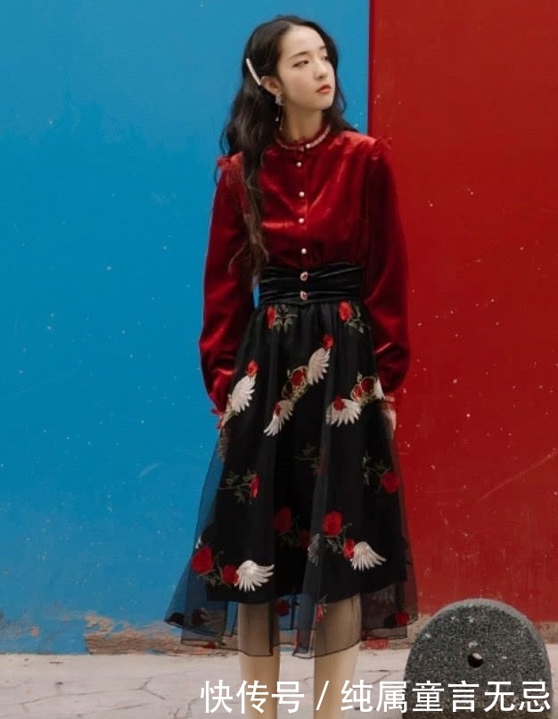 『穿上之后』建议过百女生:别再穿裤子了,试试在裙子上加层薄纱,显瘦还贼仙