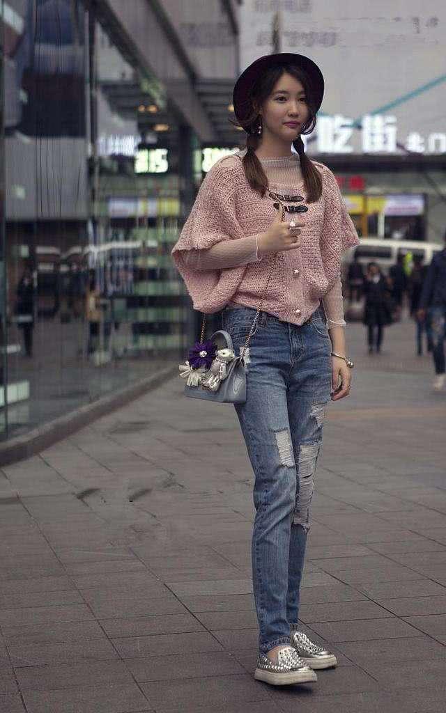 夏季紧身裤也能穿出纤细双腿曲线，有了它又不乏女性的灵动气质