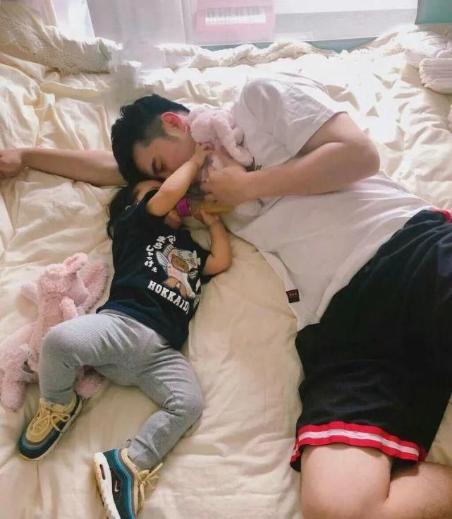 陈赫被曝与张子萱补办婚礼，知情人回应:没听说过