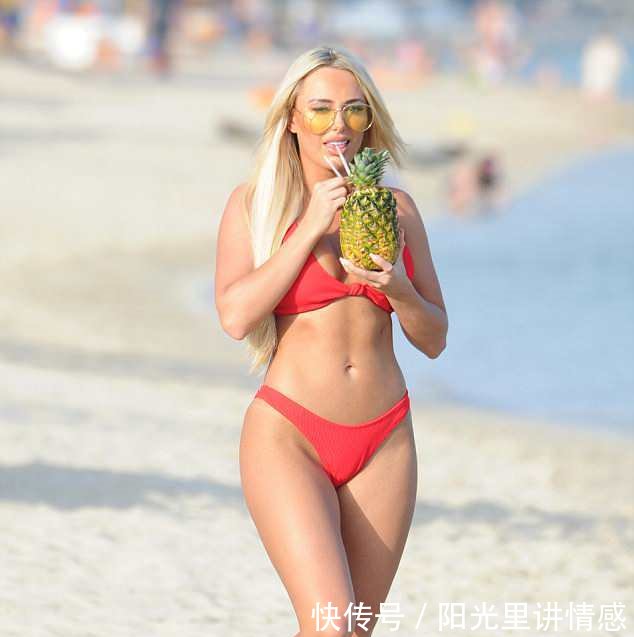 美女明星安布尔·特纳惊艳亮相迪拜沙滩，她的美让人眼前一亮！