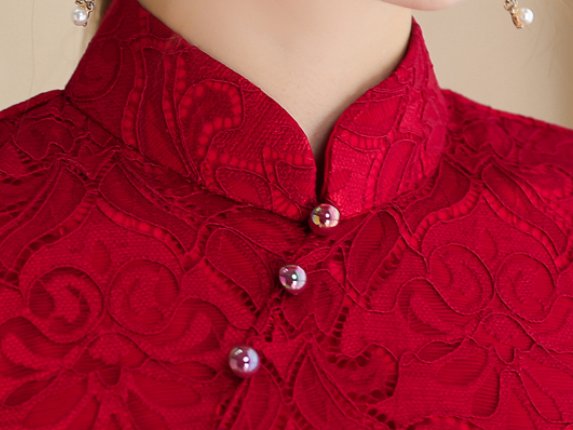 48岁老婆真时髦，穿上这种“改良旗袍”秋裙，遮肉显瘦又减龄