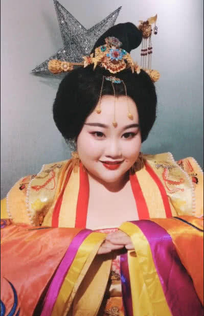 肥宅的化妆前后对比照，瞬间变女王，美到爆炸，网友：胖子逆袭？