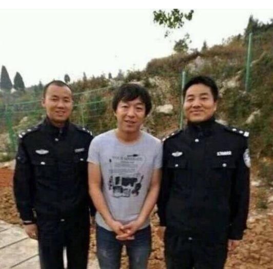 网曝小沈阳吸毒？真相让人啼笑皆非明星和警察叔叔合影时注意表情