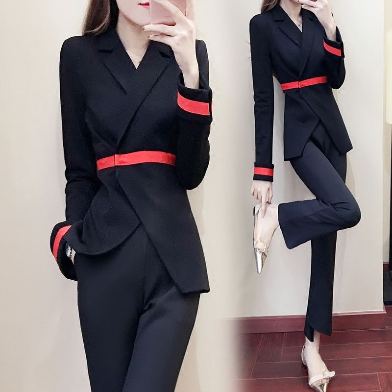 开公司的小姨，上班从不穿裙!每天都是精致“职业装”，气场十足