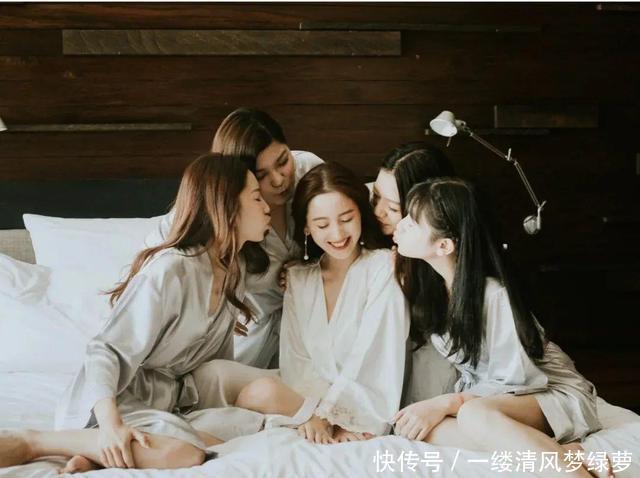 #太美#Oh my god!这些新娘婚礼晨袍也太美了吧