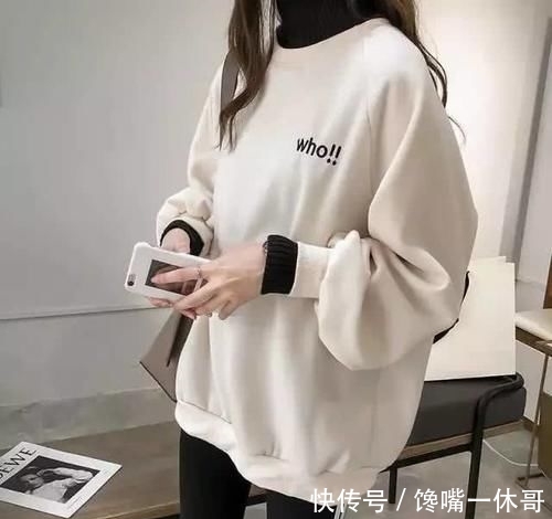  『字母刺绣』最后强调一次!卫衣不要配牛仔裤,落伍!试试这样穿,洋气又减龄