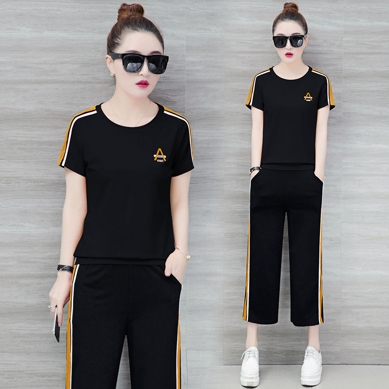 小姨一米五二,优雅七分裤套装,下搭高跟鞋,穿上瞬间自信有气场