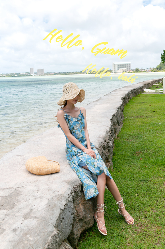 女神孙允珠，静谧海洋西西里蓝莓吊带长裙