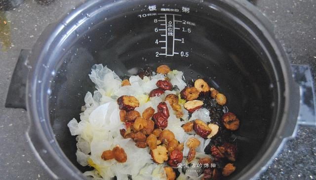  冬季@要想皮肤好，女人不要放过此汤，补水滋润，皮肤滑嫩，美翻了！