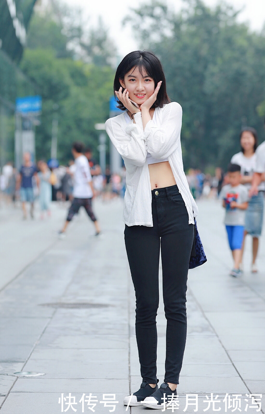  【美女】美女你这手势，是想变成一朵花吗