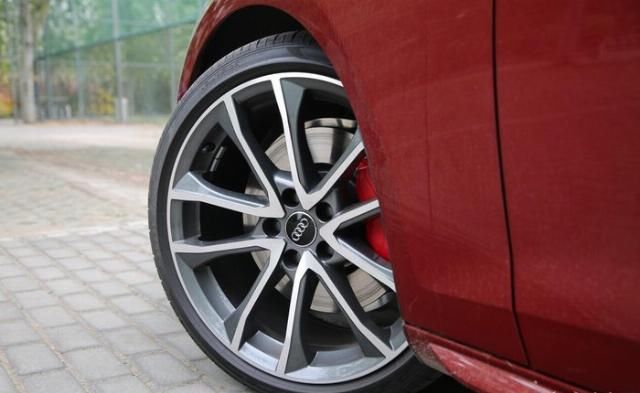  [悬架]12V轻混/运动悬架 全新奥迪A4L上市售30.58万起