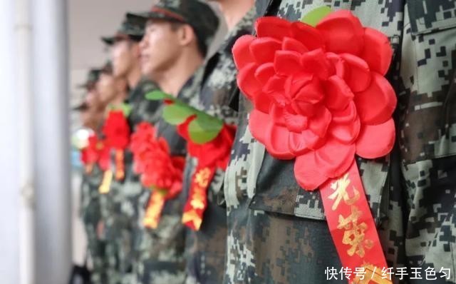  [广西]刚刚，武警广西总队首批新兵入营！