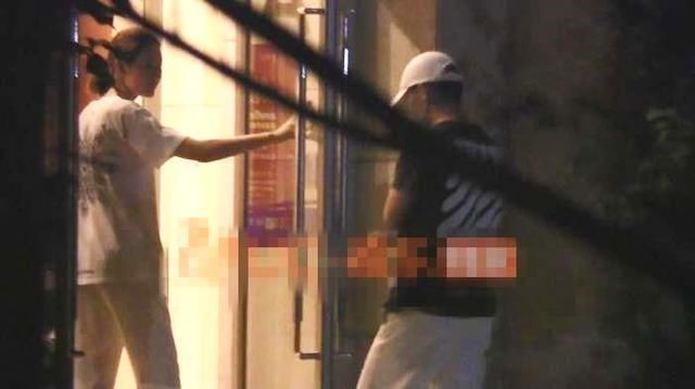 王宝强被拍新恋情“一家四口”手牵手，经纪公司这样回应