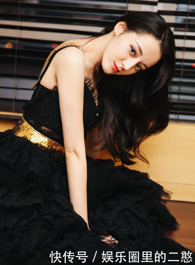 迪丽热巴太不小心了，选错裙子胯宽了几倍，这样的裙子谁敢穿？