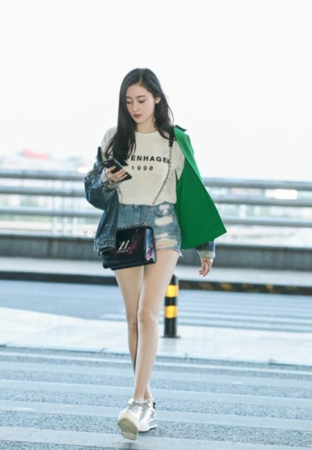 超时髦，张天爱江疏影都在不好好穿衣，这些不正经穿法你敢穿吗