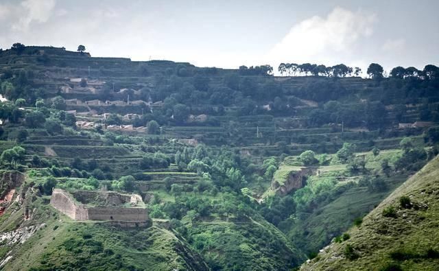  【葫芦河】公母峡：胡芦河在这里排出个性化，令人脸发红，群众为争水岸古都赌生命
