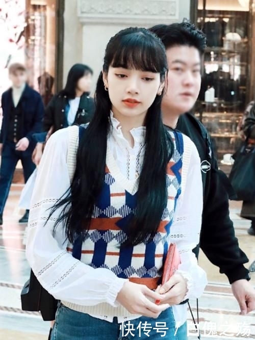  「设计上」Lisa还真是让人心动呢！纯黑色休闲服装穿搭，看上去攻气十足