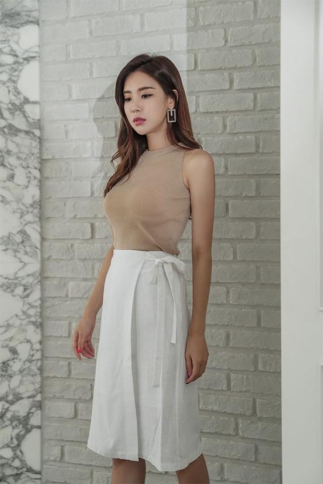 街拍：小姐姐的清新穿搭，性感迷人，尽展成熟女人魅力！