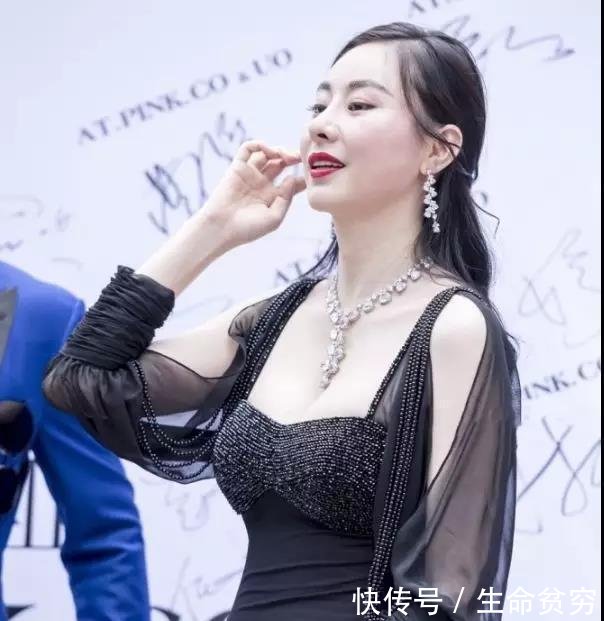 深圳美女街拍 对于女性身材来说，穿着好看下，没有对比就没伤害