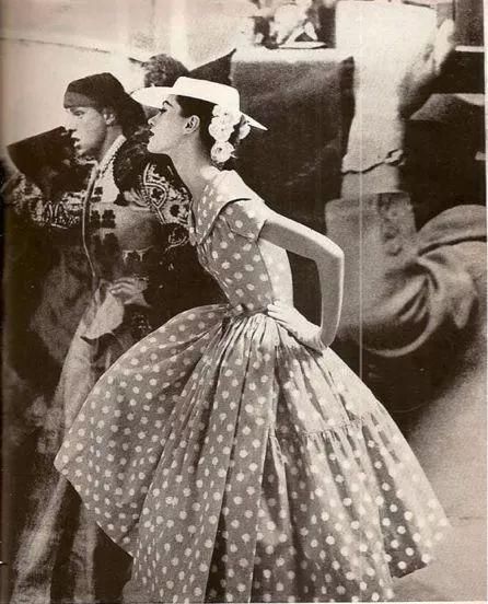 时髦博主INS刷火了波点，但亚洲人怎么穿才不土?