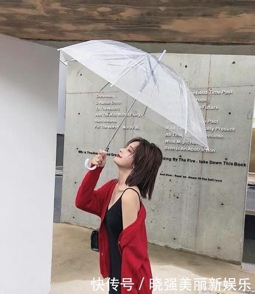 之余|连衣裙：早春必入的裙子，保暖之余还展现出迷人的线条