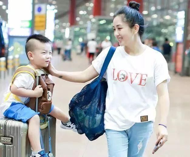 何洁深夜再次怒撕前夫,揭秘离婚内幕和出轨传闻,引无数网友叫好!