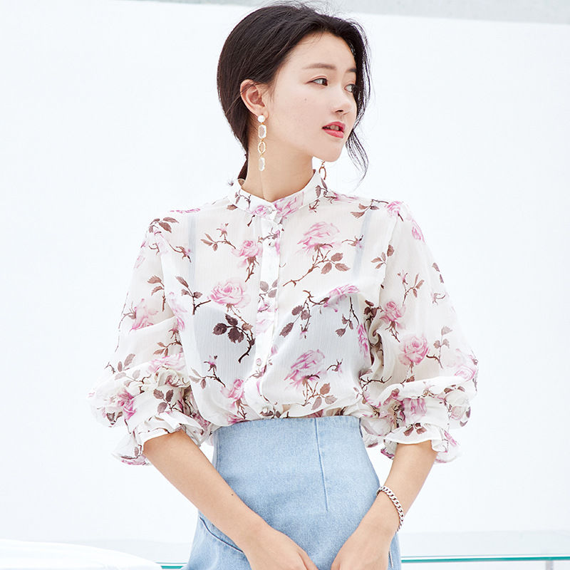 嫂子也太敢穿了，立秋后还穿这“透视装”，惹得邻居争相效仿