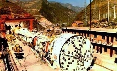 世界最长的双洞高速公路隧道,中国人自主设计和修建,耗资几十亿