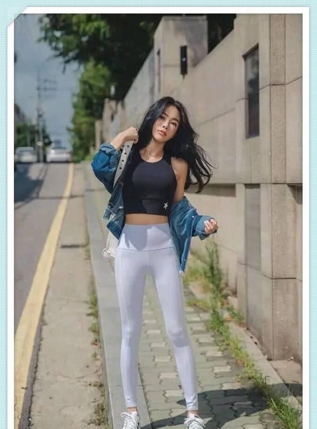 来一波健身小姐姐的性感美照，蜜桃臀小蛮腰，紧身裤才是王道