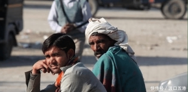 印度土豪首次来中国，刚坐上高铁就急了，还直言：我要下车