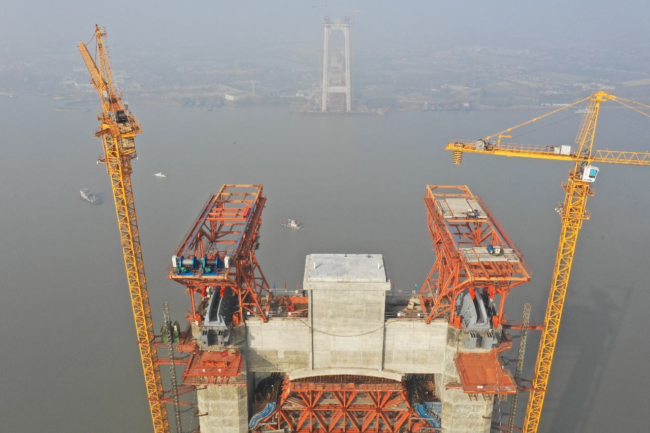  「2020年」江苏将要通车的长江大桥，是公路铁路两用型大桥，预