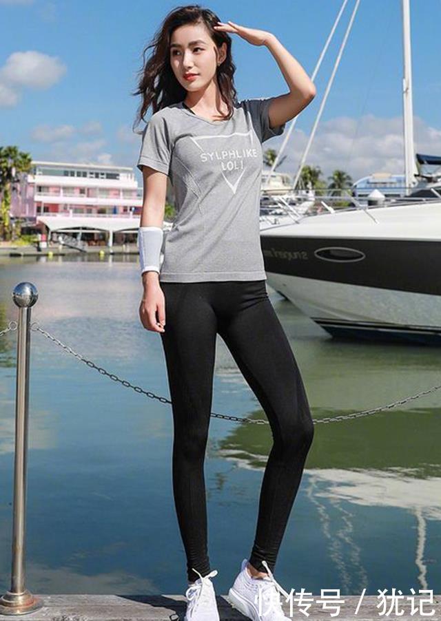  美女■街拍性感优雅的紧身打底裤美女，弥漫着淡淡的女人味