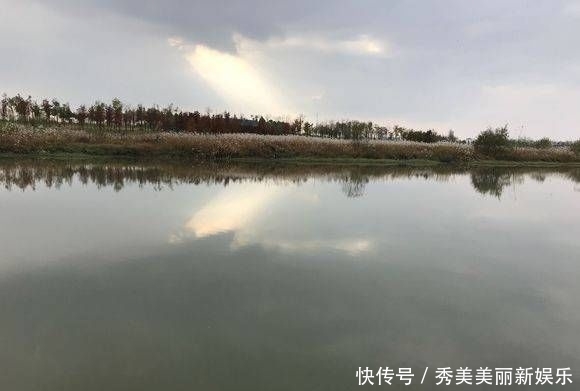 「接连」本来钓鲫鱼去的,结果接连钓了三条大鲤鱼,这是鲤鱼闹窝了吗?