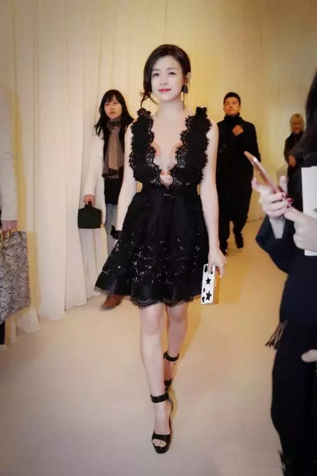 脸圆显胖10斤、上镜胖20斤，5招显脸小的神操作让你瘦成杨幂脸!