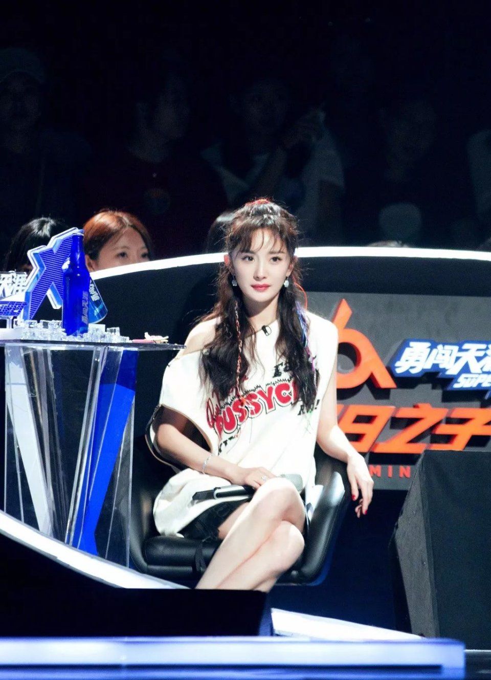 秘籍| 杨幂发际线回归，还亲身示范为啥明星夏天不脱妆?