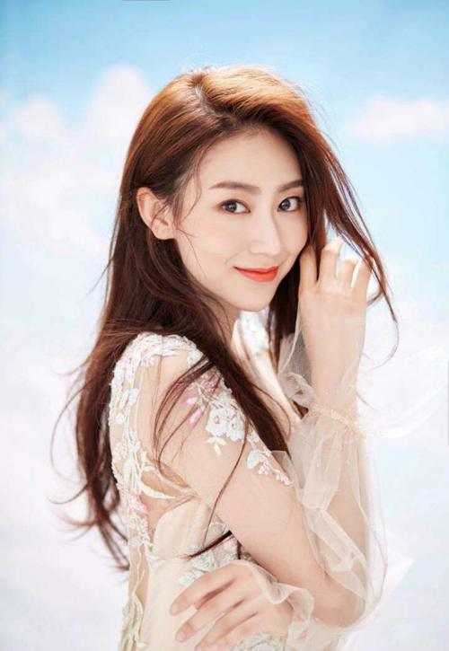 张梓琳，李沁，秦岚，胡冰卿，赵艺鹏，同样的一袭白裙谁更惊艳