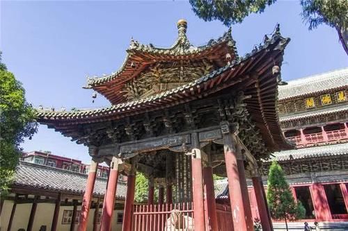 我国藏在深山里的“故宫”，建成没用一根钉子，还盘着9999条龙