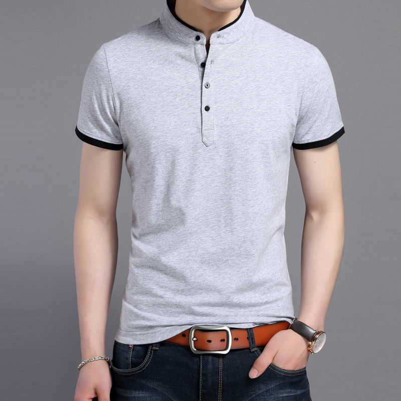 男人千万别穿圆领装，真丑!瞧瞧下图的穿法，6070大爷嫩翻天