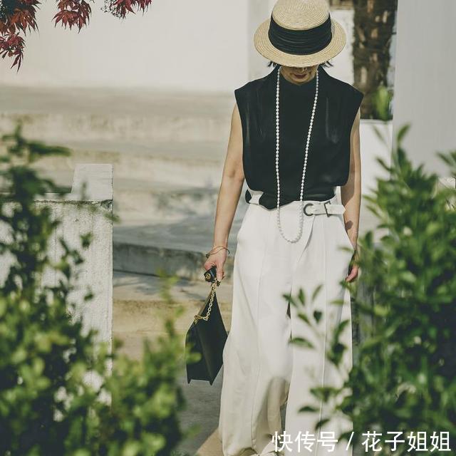  炎热的夏■女人50岁以后，尽量少穿t恤，今夏学三木妈妈这样穿，时髦优雅