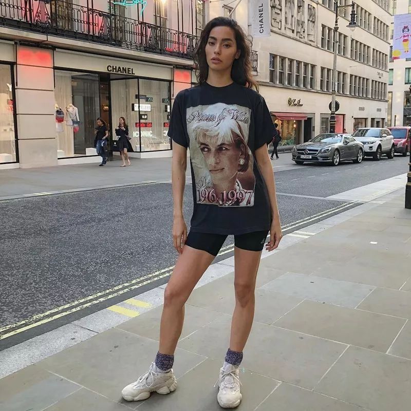 Yeezy、OW x AJ1 齐亮相，看看女神们最近又上脚了什么鞋!